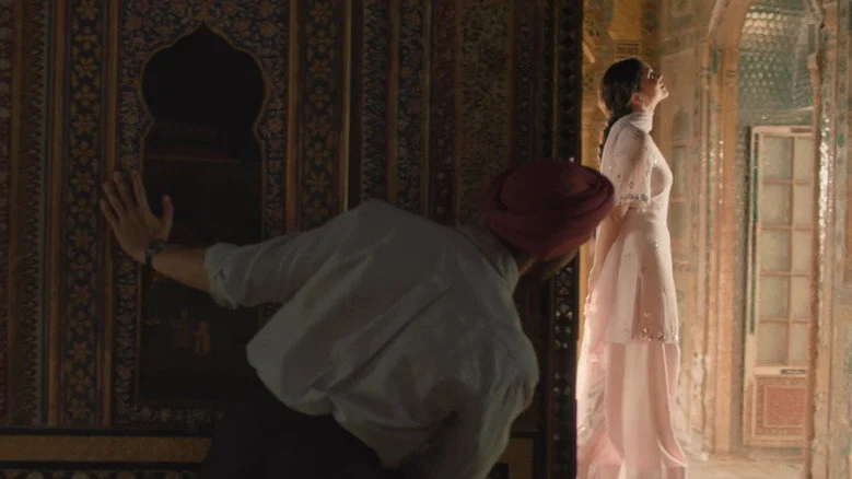 Main Vaapas Aaunga - The Separation Sequence: When History Breaks Love